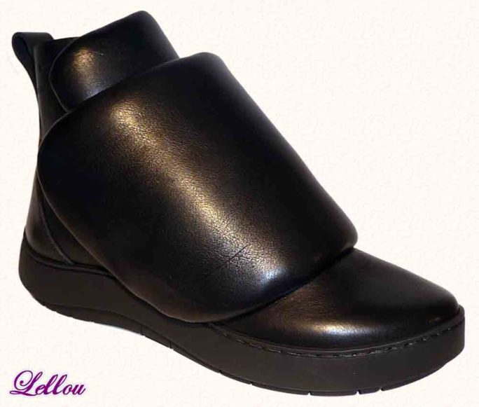 Chaussures Bottillons Trippen Wrap f Bottines Swan Noir Boots cuir haute qualité. Chaussure originale pensée, produite pour durer. Ethique.