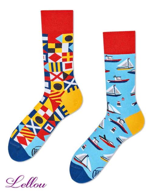 Chaussettes dépareillées Bateau amusantes et drôles. La vie est trop courte pour des chaussettes Many Mornings ennuyeuses! Production Europe